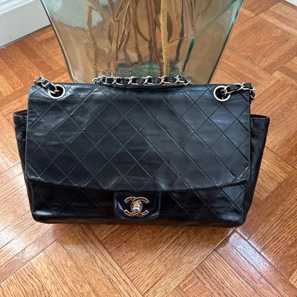Vintage 1989 Chanel medium classic flap - Picture 3 of 16